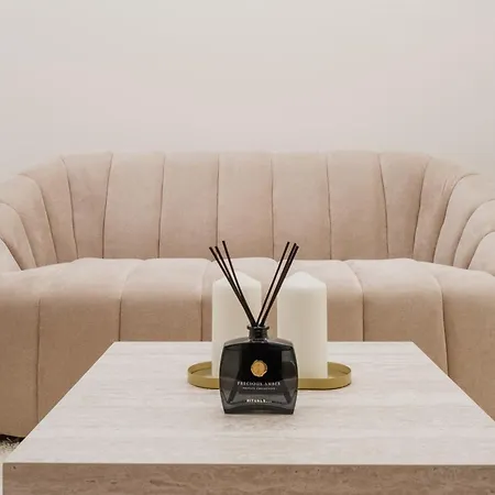 Charming & Cozy - 15 Min To Center 아파트