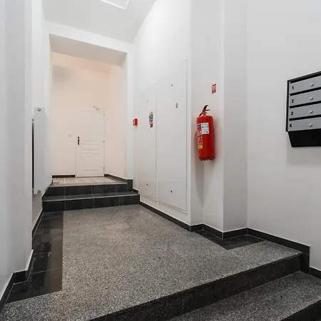 Charming & Cozy - 15 Min To Center Apartment