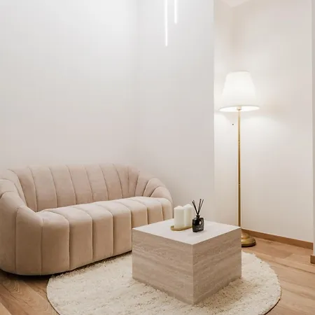 Charming & Cozy - 15 Min To Center Apartment