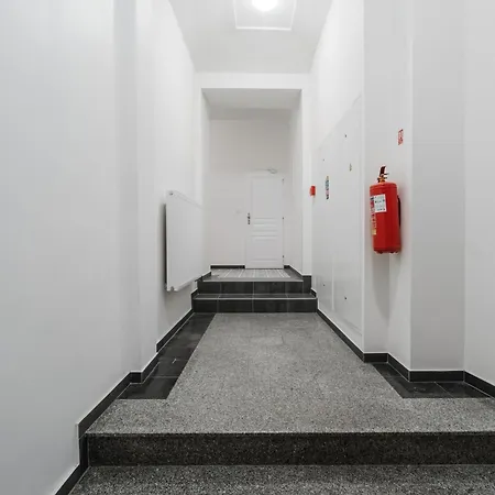 Charming & Cozy - 15 Min To Center Apartment