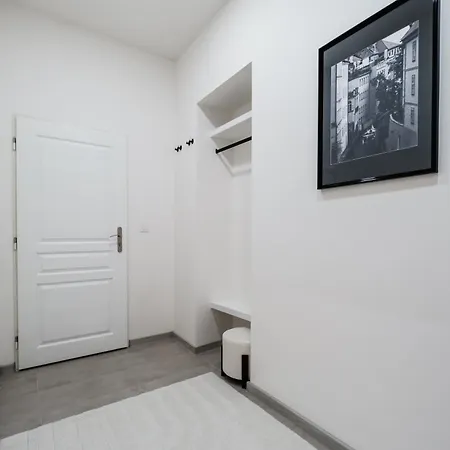 Charming & Cozy - 15 Min To Center Apartment *