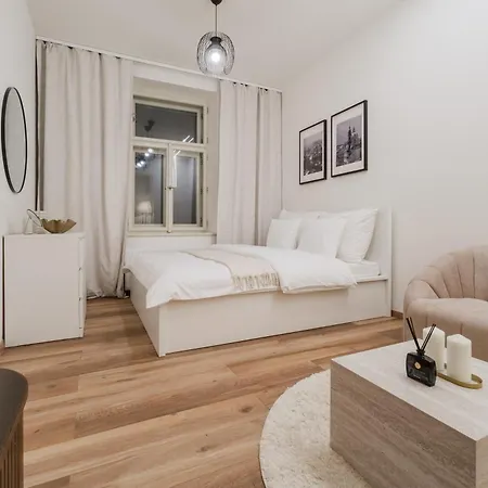 Charming & Cozy - 15 Min To Center *