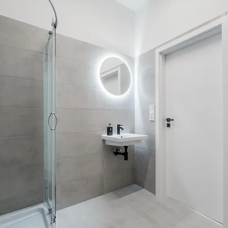 Charming & Cozy - 15 Min To Center Apartment